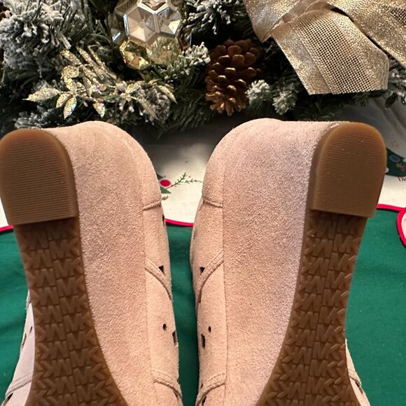Michael Kors Sz 8.5 UMA wedge ankle bootie, beige color - Picture 7 of 8